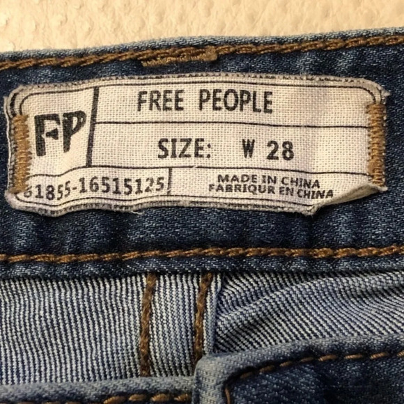 Free People Women’s Busted Knee distressed skinny jeans Size US Waist 28 - Picture 3 of 16
